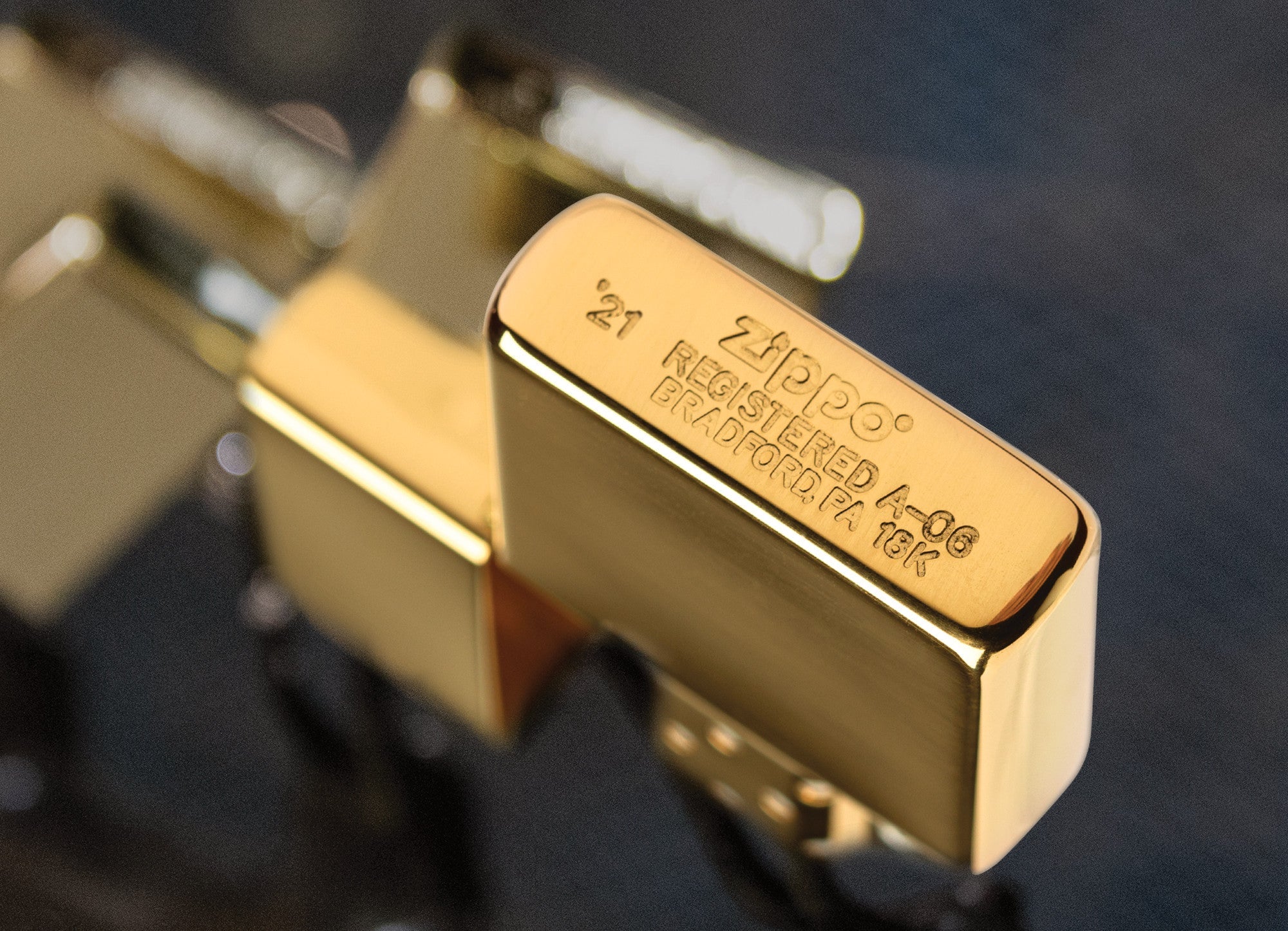 Zippo │ Windproof Lighter 18 Kt. Gold