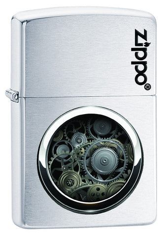 Zippo Dreiviertelwinkel Feuerzeug Vorderansicht Farbabbildung zeigt eine Uhr mit beweglichen Metallzahnrädern in einem Kreis in der Mitte.